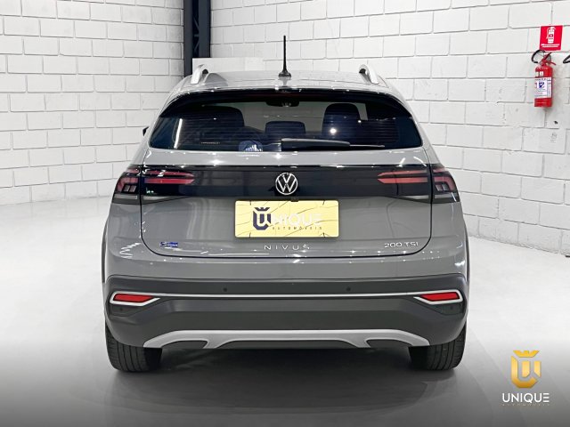 Volkswagen Nivus 1.0 200 TSI TOTAL FLEX HIGHLINE AUTOMÁTICO 2020/2021 cinza à venda na Unique Automóveis em Indaiatuba — foto 5
