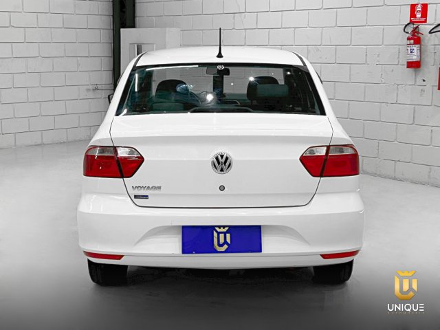 Volkswagen Voyage 1.6 MSI TOTALFLEX 4P MANUAL 2021/2022 branco à venda na Unique Automóveis em Indaiatuba — foto 5