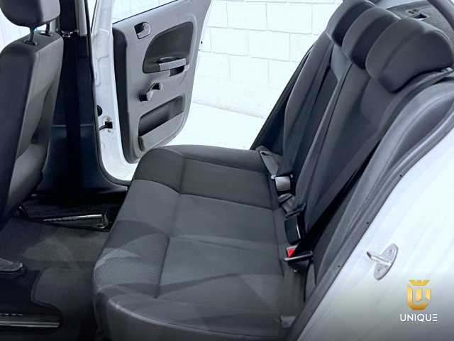 Volkswagen Voyage 1.6 MSI TOTALFLEX 4P MANUAL 2021/2022 branco à venda na Unique Automóveis em Indaiatuba — foto 18