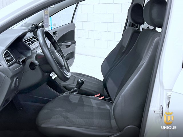 Volkswagen Voyage 1.6 MSI TOTALFLEX 4P MANUAL 2021/2022 branco à venda na Unique Automóveis em Indaiatuba — foto 19