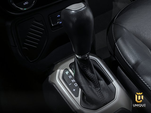 Jeep Renegade 1.8 16V FLEX LONGITUDE 4P AUTOMÁTICO 2015/2016 preto à venda na Unique Automóveis em Indaiatuba — foto 12