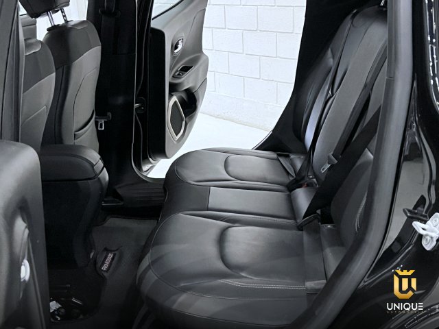 Jeep Renegade 1.8 16V FLEX LONGITUDE 4P AUTOMÁTICO 2015/2016 preto à venda na Unique Automóveis em Indaiatuba — foto 17