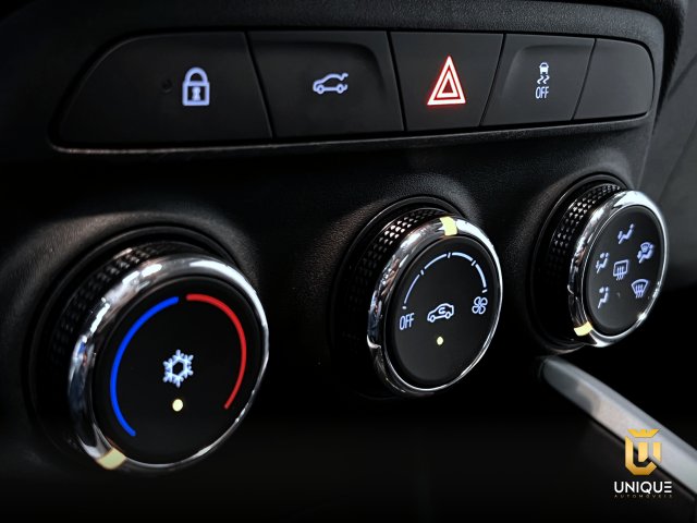 Chevrolet Onix 1.0 TURBO FLEX PLUS PREMIER AUTOMÁTICO 2022/2023 vermelho à venda na Unique Automóveis em Indaiatuba — foto 11