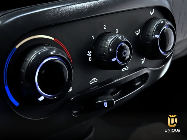 Fiat Mobi 1.0 EVO FLEX LIKE. MANUAL 2017/2018 branco à venda na Unique Automóveis em Indaiatuba — foto 10