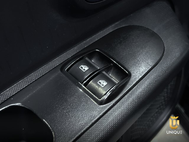 Fiat Mobi 1.0 EVO FLEX LIKE. MANUAL 2017/2018 branco à venda na Unique Automóveis em Indaiatuba — foto 13