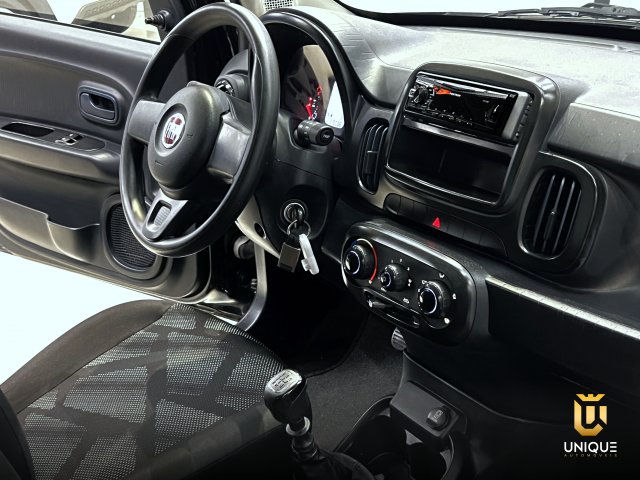 Fiat Mobi 1.0 EVO FLEX LIKE. MANUAL 2017/2018 branco à venda na Unique Automóveis em Indaiatuba — foto 18