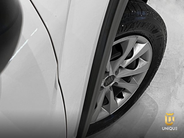 Fiat Mobi 1.0 EVO FLEX LIKE. MANUAL 2022/2023 branco à venda na Unique Automóveis em Indaiatuba — foto 8