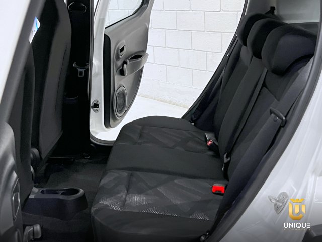 Fiat Mobi 1.0 EVO FLEX LIKE. MANUAL 2022/2023 branco à venda na Unique Automóveis em Indaiatuba — foto 12