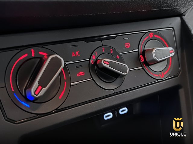 Volkswagen Nivus 1.0 200 TSI TOTAL FLEX COMFORTLINE AUTOMÁTICO 2022/2023 cinza à venda na Unique Automóveis em Indaiatuba — foto 12