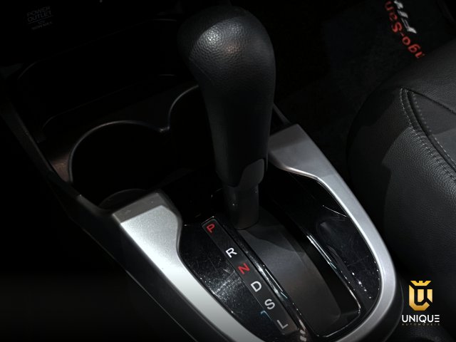 Honda Fit 1.5 EX 16V FLEX 4P AUTOMÁTICO 2017 prata à venda na Unique Automóveis em Indaiatuba — foto 12