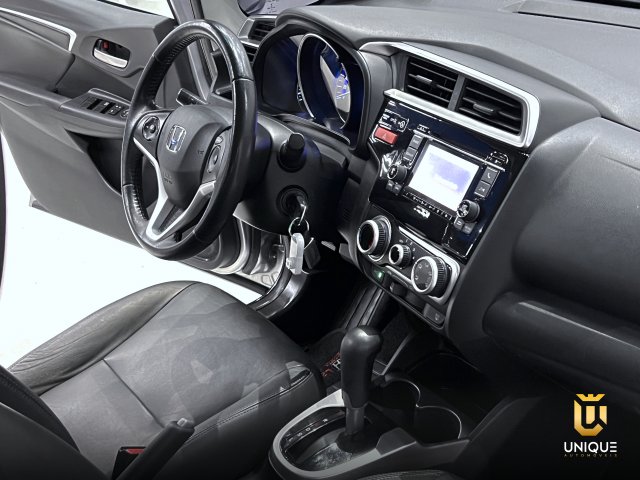 Honda Fit 1.5 EX 16V FLEX 4P AUTOMÁTICO 2017 prata à venda na Unique Automóveis em Indaiatuba — foto 16