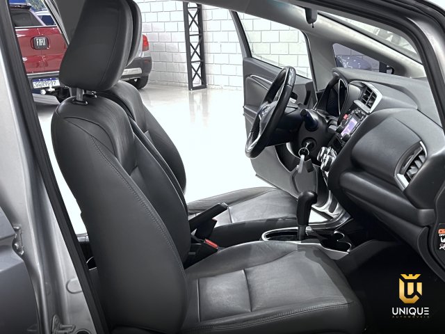 Honda Fit 1.5 EX 16V FLEX 4P AUTOMÁTICO 2017 prata à venda na Unique Automóveis em Indaiatuba — foto 17