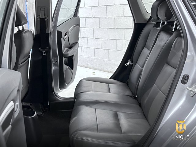 Honda Fit 1.5 EX 16V FLEX 4P AUTOMÁTICO 2017 prata à venda na Unique Automóveis em Indaiatuba — foto 18