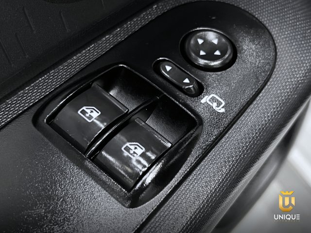 Fiat Mobi 1.0 EVO FLEX WAY ON MANUAL 2016/2017 branco à venda na Unique Automóveis em Indaiatuba — foto 11
