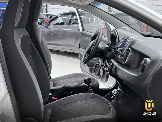 Fiat Mobi 1.0 EVO FLEX WAY ON MANUAL 2016/2017 branco à venda na Unique Automóveis em Indaiatuba — foto 16
