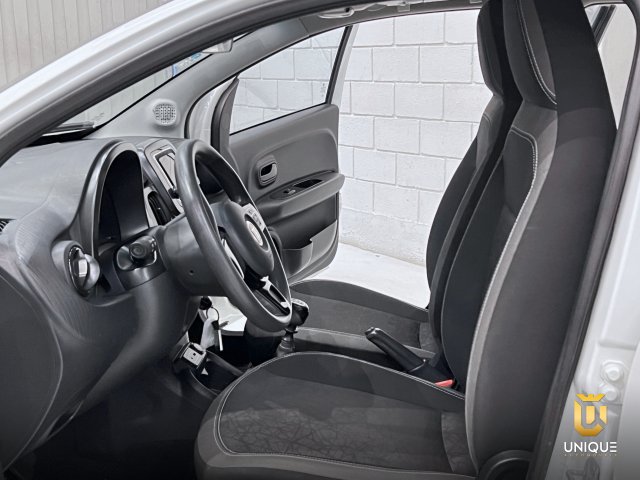 Fiat Mobi 1.0 EVO FLEX WAY ON MANUAL 2016/2017 branco à venda na Unique Automóveis em Indaiatuba — foto 18