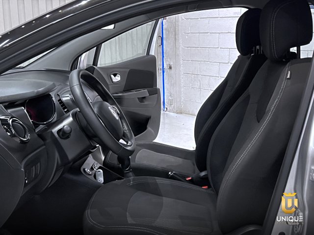 Renault Captur 1.6 16V SCE FLEX LIFE X-TRONIC 2018/2019 prata à venda na Unique Automóveis em Indaiatuba — foto 18