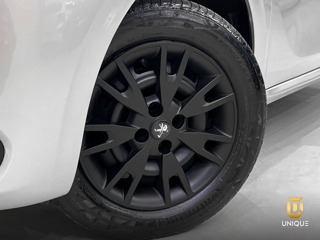 Peugeot 208 1.2 ACTIVE PACK 12V FLEX 4P MANUAL 2017/2018 prata à venda na Unique Automóveis em Indaiatuba — foto 7