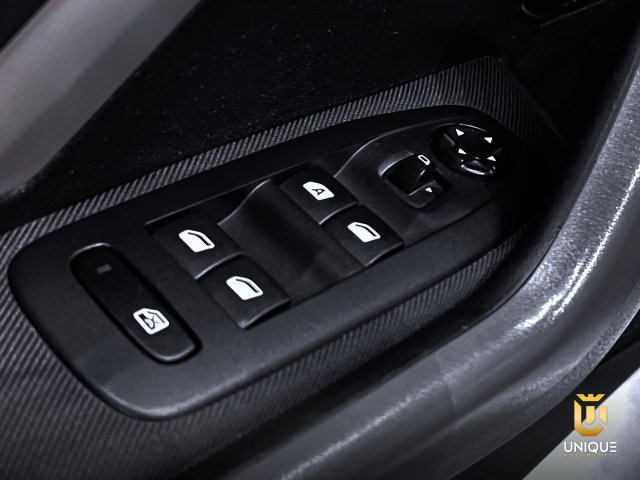 Peugeot 208 1.2 ACTIVE PACK 12V FLEX 4P MANUAL 2017/2018 prata à venda na Unique Automóveis em Indaiatuba — foto 16