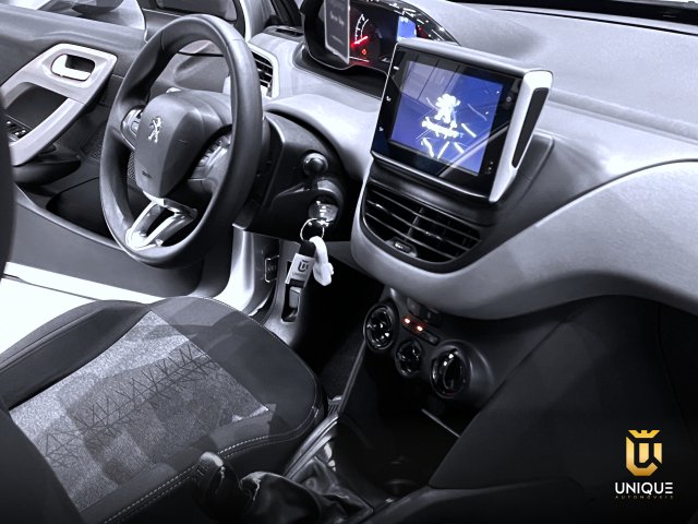 Peugeot 208 1.2 ACTIVE PACK 12V FLEX 4P MANUAL 2017/2018 prata à venda na Unique Automóveis em Indaiatuba — foto 17