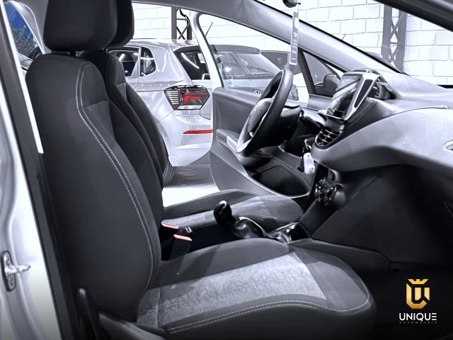 Peugeot 208 1.2 ACTIVE PACK 12V FLEX 4P MANUAL 2017/2018 prata à venda na Unique Automóveis em Indaiatuba — foto 18