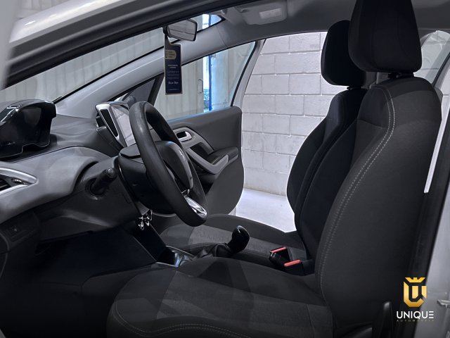 Peugeot 208 1.2 ACTIVE PACK 12V FLEX 4P MANUAL 2017/2018 prata à venda na Unique Automóveis em Indaiatuba — foto 20