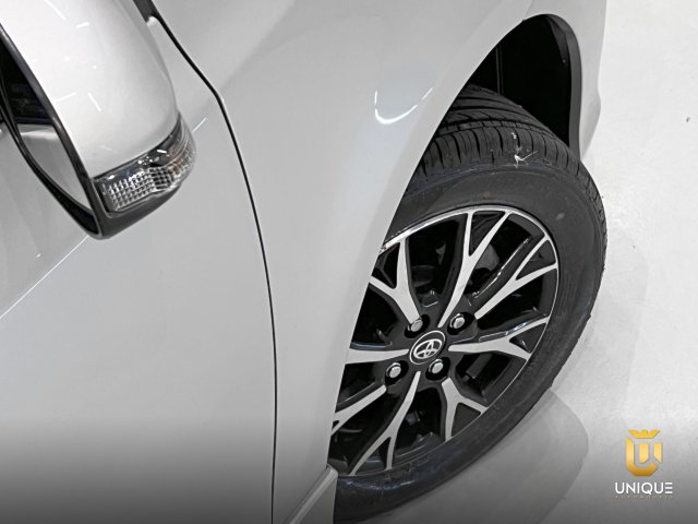 Toyota Etios Hatch 1.5 PLATINUM 16V FLEX 4P AUTOMÁTICO 2017/2018 prata à venda na Unique Automóveis em Indaiatuba — foto 8