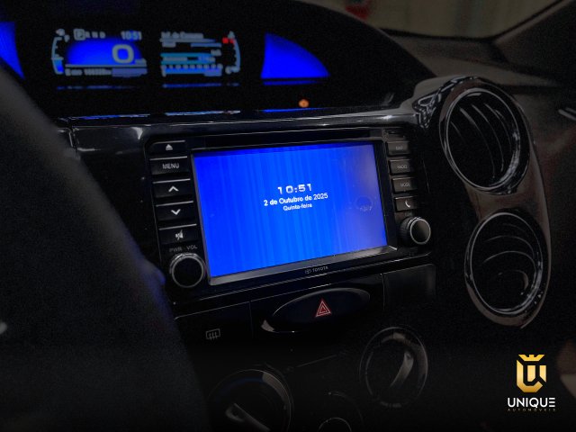 Toyota Etios Hatch 1.5 PLATINUM 16V FLEX 4P AUTOMÁTICO 2017/2018 prata à venda na Unique Automóveis em Indaiatuba — foto 15