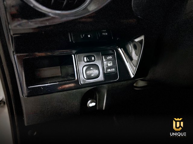 Toyota Etios Hatch 1.5 PLATINUM 16V FLEX 4P AUTOMÁTICO 2017/2018 prata à venda na Unique Automóveis em Indaiatuba — foto 19