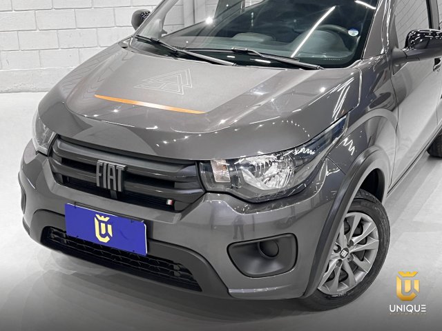 Fiat Mobi 1.0 EVO FLEX TREKKING MANUAL 2023/2024 cinza à venda na Unique Automóveis em Indaiatuba — foto 3