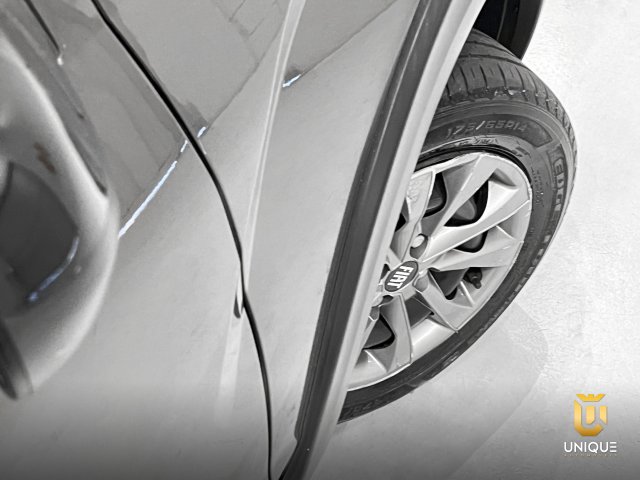 Fiat Mobi 1.0 EVO FLEX TREKKING MANUAL 2023/2024 cinza à venda na Unique Automóveis em Indaiatuba — foto 8