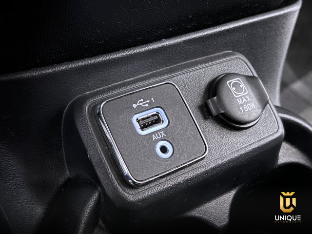Fiat Mobi 1.0 EVO FLEX TREKKING MANUAL 2023/2024 cinza à venda na Unique Automóveis em Indaiatuba — foto 13