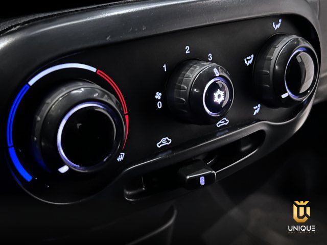 Fiat Mobi 1.0 EVO FLEX TREKKING MANUAL 2023/2024 cinza à venda na Unique Automóveis em Indaiatuba — foto 14