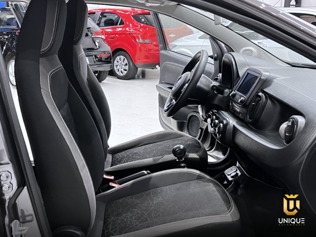 Fiat Mobi 1.0 EVO FLEX TREKKING MANUAL 2023/2024 cinza à venda na Unique Automóveis em Indaiatuba — foto 18