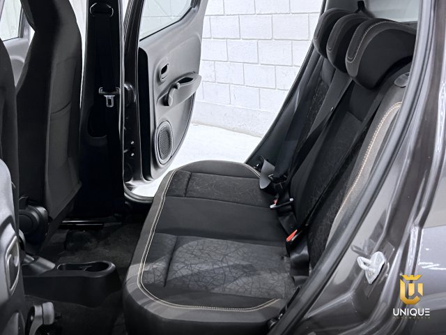 Fiat Mobi 1.0 EVO FLEX TREKKING MANUAL 2023/2024 cinza à venda na Unique Automóveis em Indaiatuba — foto 19