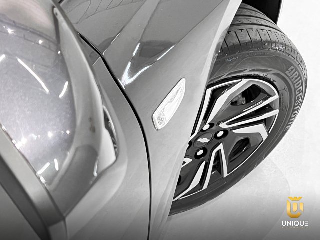 Chevrolet Onix 1.0 FLEX PLUS LT MANUAL 2023/2024 cinza à venda na Unique Automóveis em Indaiatuba — foto 8