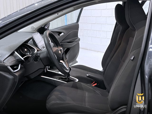 Chevrolet Onix 1.0 FLEX PLUS LT MANUAL 2023/2024 cinza à venda na Unique Automóveis em Indaiatuba — foto 13