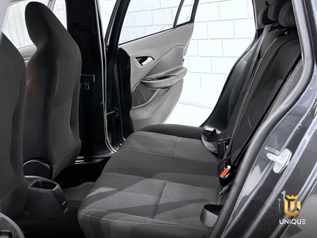 Chevrolet Onix 1.0 FLEX PLUS LT MANUAL 2023/2024 cinza à venda na Unique Automóveis em Indaiatuba — foto 14