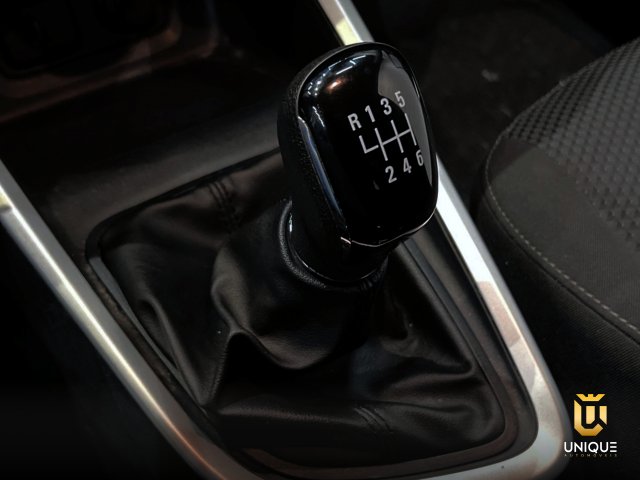 Chevrolet Onix 1.0 FLEX PLUS LT MANUAL 2023/2024 cinza à venda na Unique Automóveis em Indaiatuba — foto 17