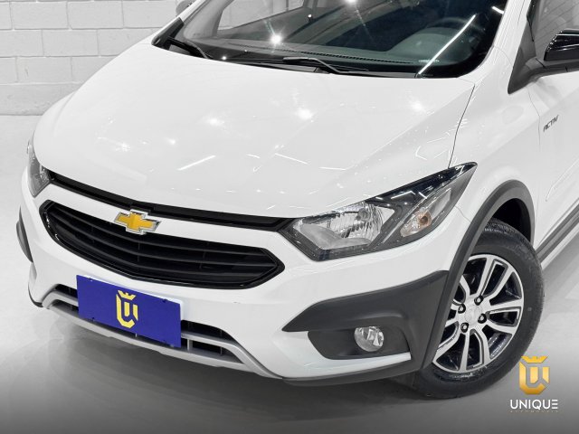 Chevrolet Onix 1.4 MPFI ACTIV 8V FLEX 4P AUTOMÁTICO 2017 branco à venda na Unique Automóveis em Indaiatuba — foto 3