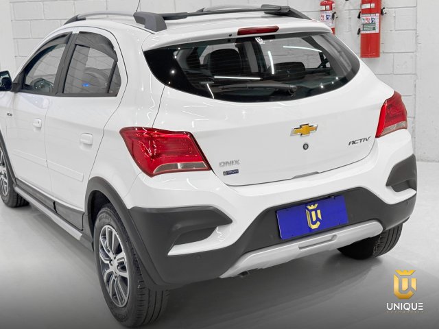 Chevrolet Onix 1.4 MPFI ACTIV 8V FLEX 4P AUTOMÁTICO 2017 branco à venda na Unique Automóveis em Indaiatuba — foto 6