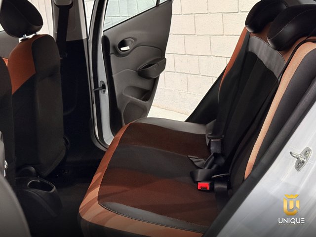 Chevrolet Onix 1.4 MPFI ACTIV 8V FLEX 4P AUTOMÁTICO 2017 branco à venda na Unique Automóveis em Indaiatuba — foto 12