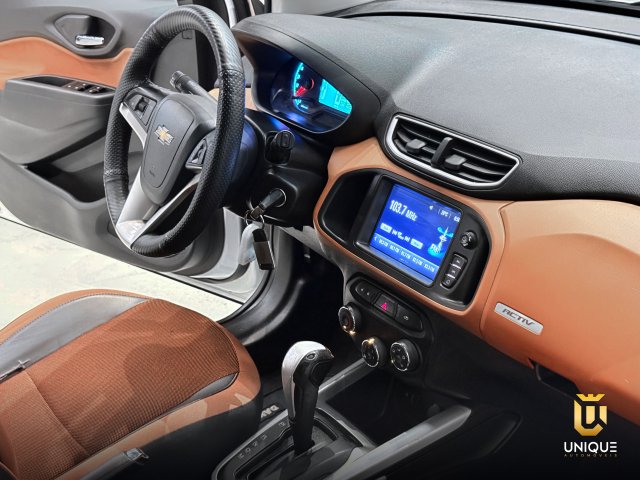 Chevrolet Onix 1.4 MPFI ACTIV 8V FLEX 4P AUTOMÁTICO 2017 branco à venda na Unique Automóveis em Indaiatuba — foto 14