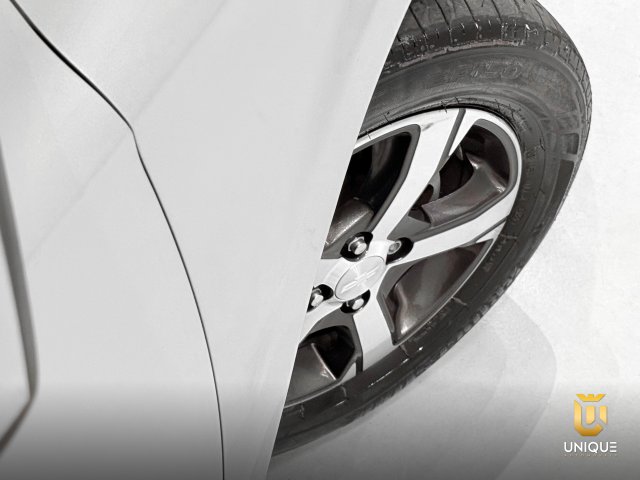 Chevrolet Onix 1.4 MPFI LTZ 8V FLEX 4P AUTOMÁTICO 2017/2018 prata à venda na Unique Automóveis em Indaiatuba — foto 8