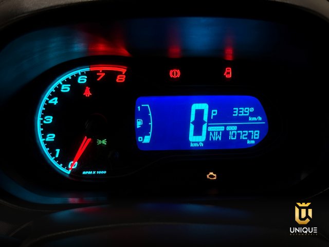 Chevrolet Onix 1.4 MPFI LTZ 8V FLEX 4P AUTOMÁTICO 2017/2018 prata à venda na Unique Automóveis em Indaiatuba — foto 10