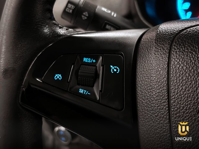 Chevrolet Onix 1.4 MPFI LTZ 8V FLEX 4P AUTOMÁTICO 2017/2018 prata à venda na Unique Automóveis em Indaiatuba — foto 12