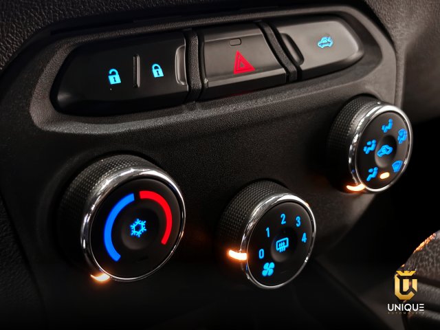 Chevrolet Onix 1.4 MPFI LTZ 8V FLEX 4P AUTOMÁTICO 2017/2018 prata à venda na Unique Automóveis em Indaiatuba — foto 14