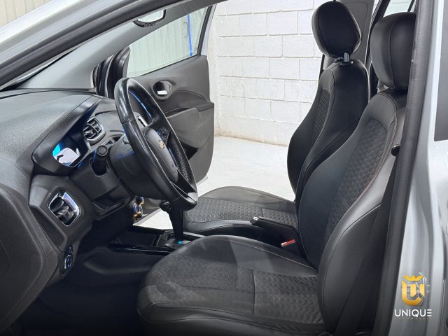 Chevrolet Onix 1.4 MPFI LTZ 8V FLEX 4P AUTOMÁTICO 2017/2018 prata à venda na Unique Automóveis em Indaiatuba — foto 16