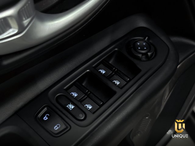 Jeep Renegade 1.3 T270 TURBO FLEX LONGITUDE AT6 2022 prata à venda na Unique Automóveis em Indaiatuba — foto 15