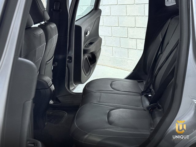 Jeep Renegade 1.3 T270 TURBO FLEX LONGITUDE AT6 2022 prata à venda na Unique Automóveis em Indaiatuba — foto 17